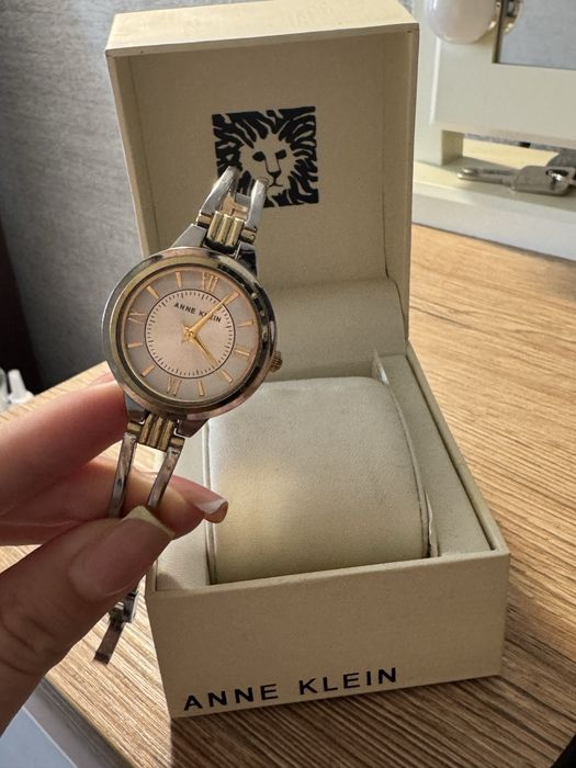 Часы Anne Klein