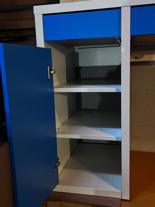 Secretária IKEA com extensão deslizante e tomada integrada – 105x50 cm