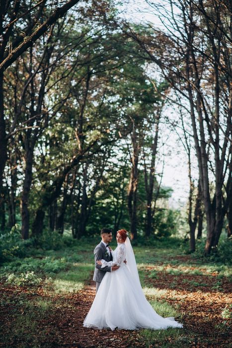 Весільна шикарна сукня