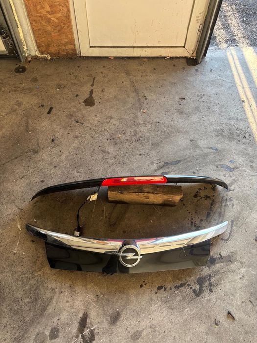 Blenda chrom klapy tylnej tył światło stop Opel insignia A kombi z22c