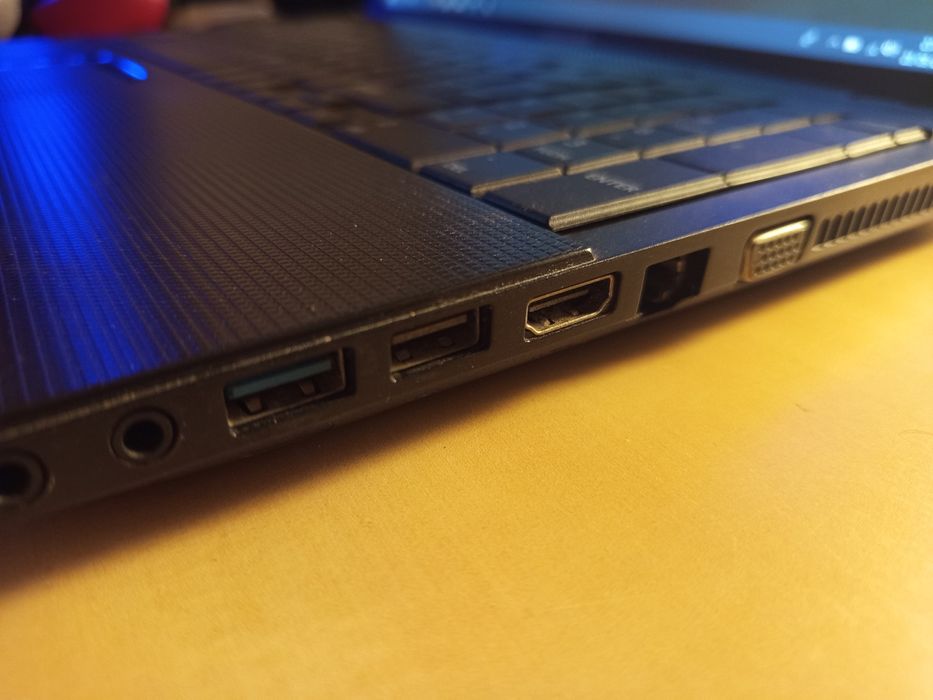 Portátil Toshiba Processador Intel Disco SSD 240GB WiFi Bluetooth Bateria +2H