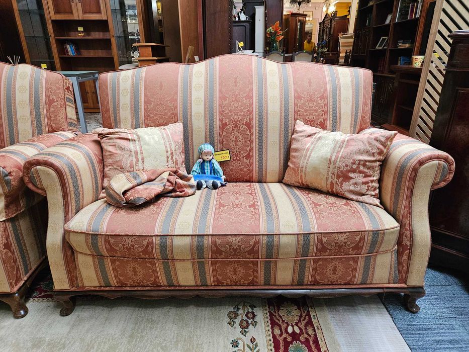 Sofá em pele de dois lugares - Algumas marcas de desga