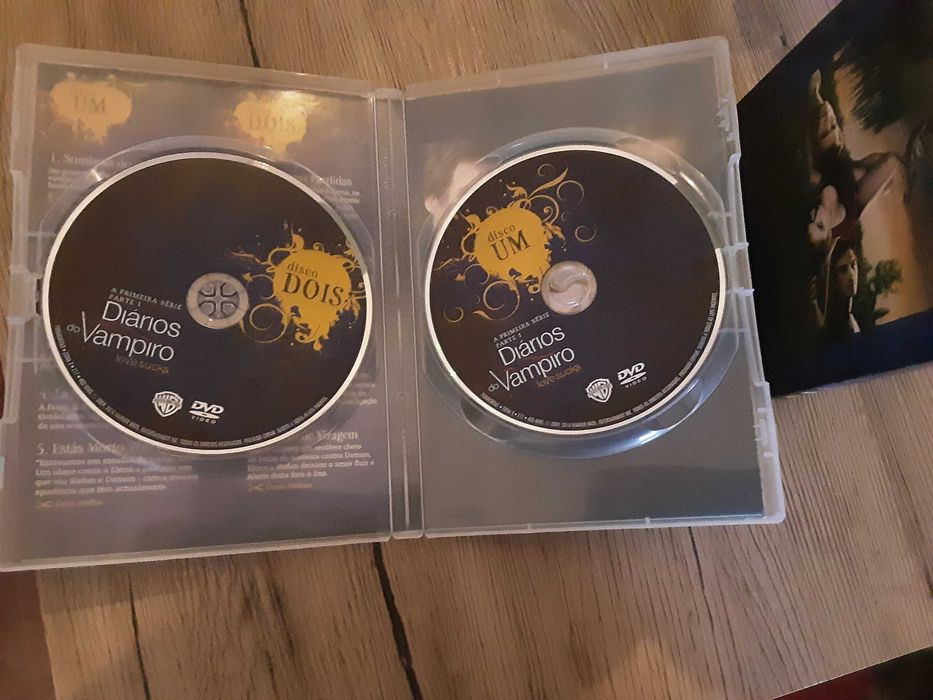 Diário dos vampiros Parte 1 e 2. DvD com capa extra64286383985922122