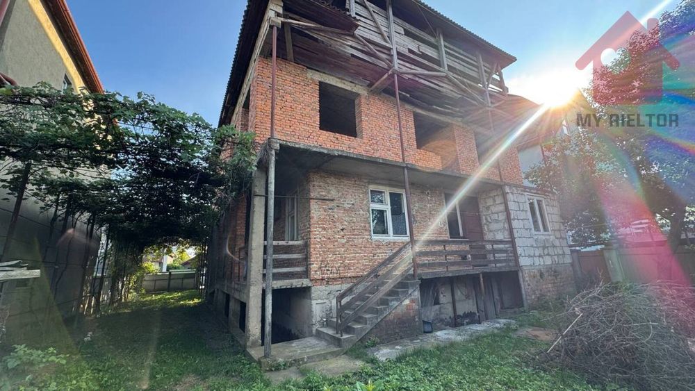 Продаж просторого будинку в Доманинцях