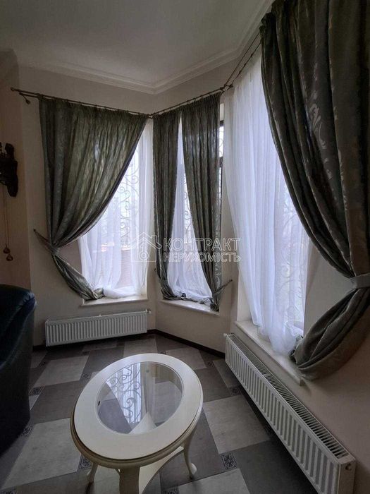 Продається будинок 307 м2, з бомбосховищем, м. Студентська