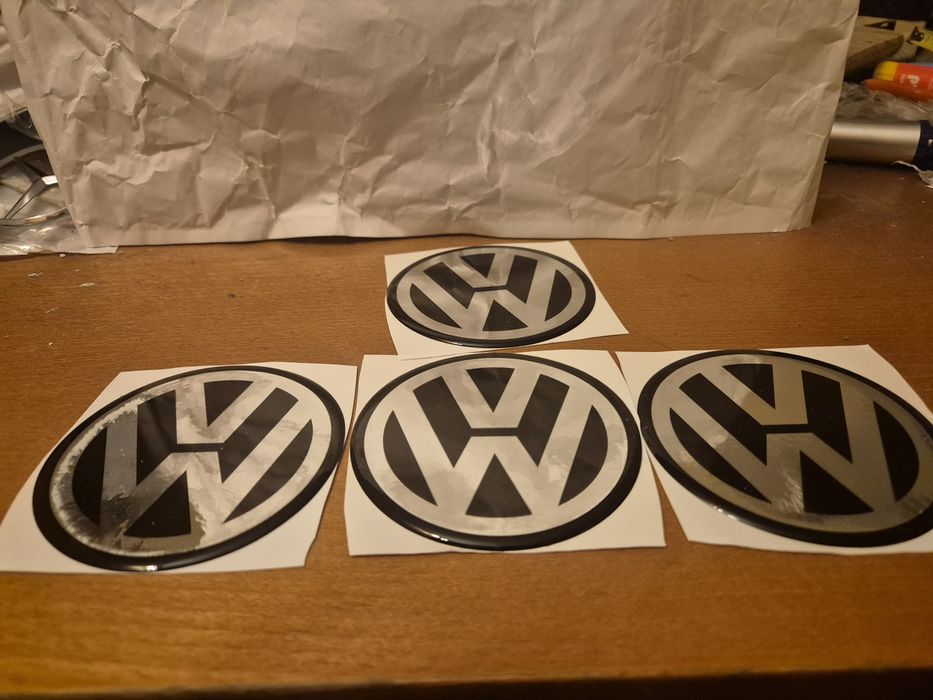naklejki na  alu felgi  i kołpaki do Vw 8.9cm średnicy