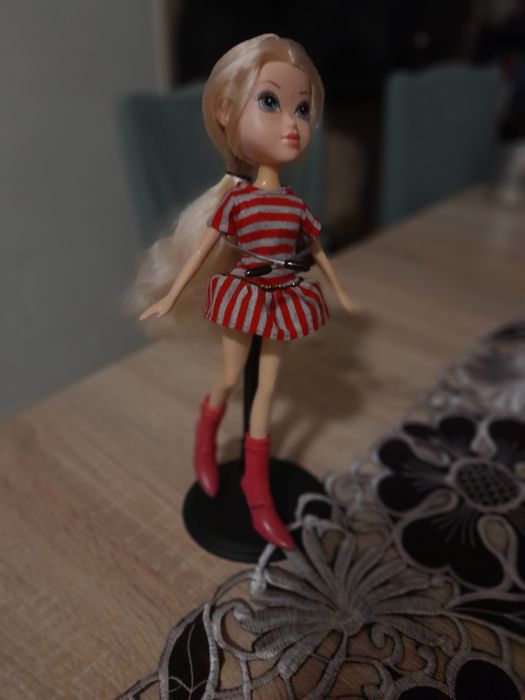 Lalka Roxie w sukience