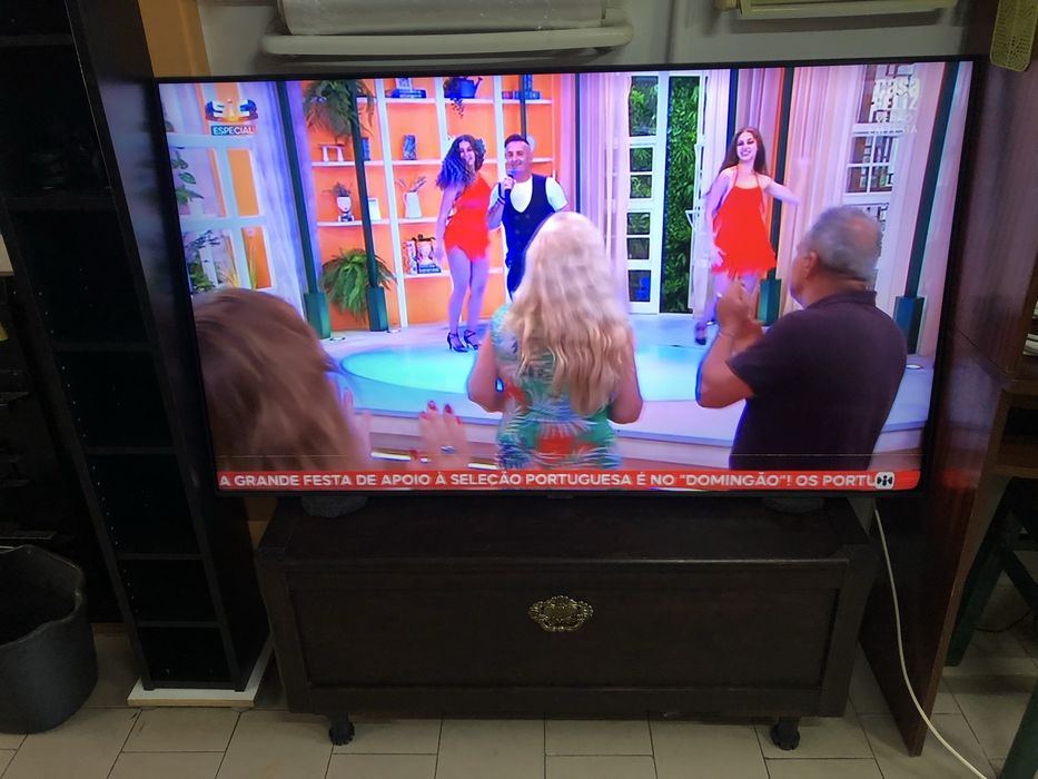 Tv Led Samsung 55 Smart em bom estado 123x70cm.c/ comando mas s/ os pés.