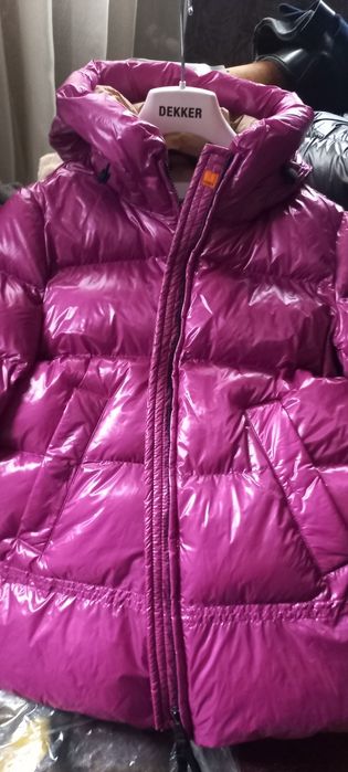 Продам женский пуховик 100%пух.фирма DEKKER из Италии