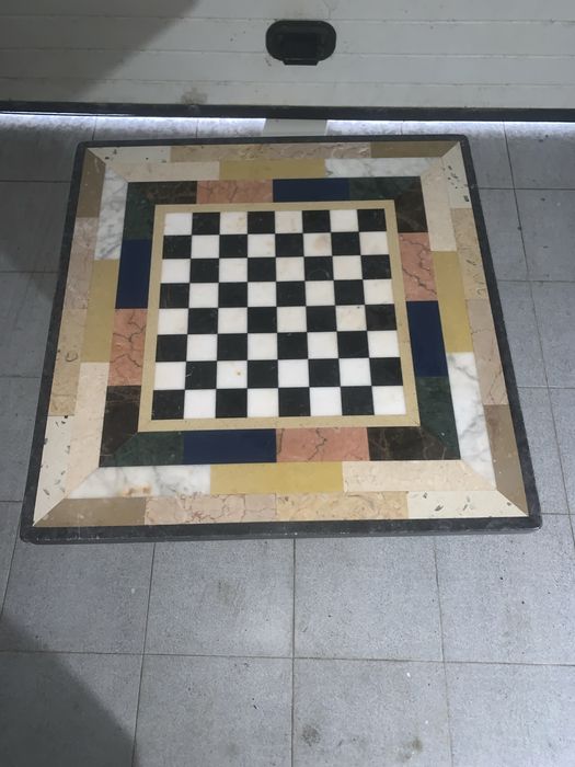 Mesa em pedra marmore c/xadrez