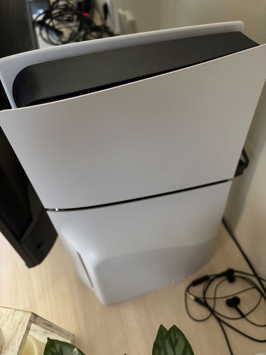 Ps5 em perfeita condicoes motivo da venda estou indo embora para o brasil