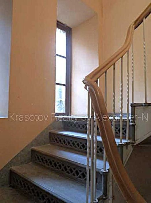 Екатерининская пл.: сдам просторную 2к квартиру в историческом центре!