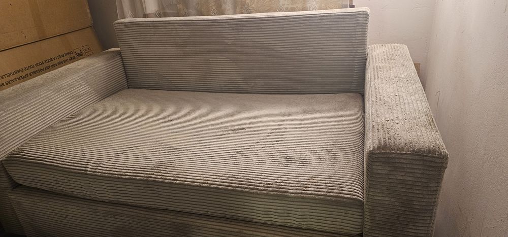 Witam sprzedam łóżko dwuosobowe rozkładane do przodu.