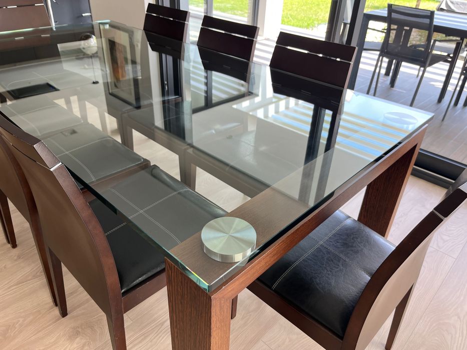 Sala de Jantar - conjunto de mesa e cadeiras