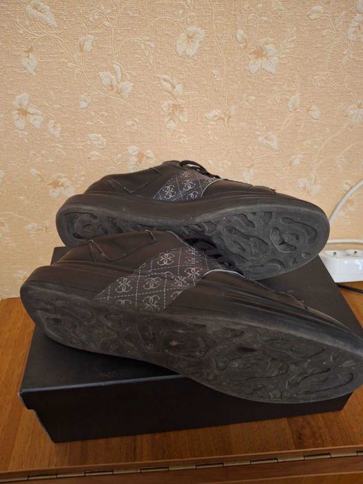 Кеды кожаные Guess
