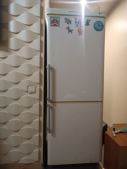 Холодильник LG..