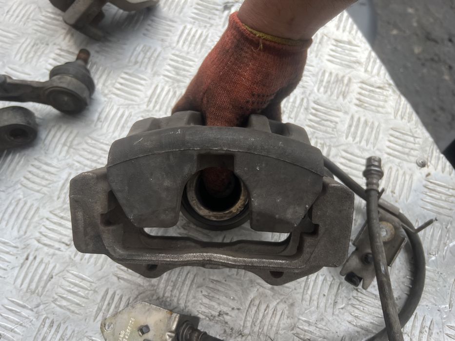 Суппорт Крайслер 300с chrysler 300c год 2015