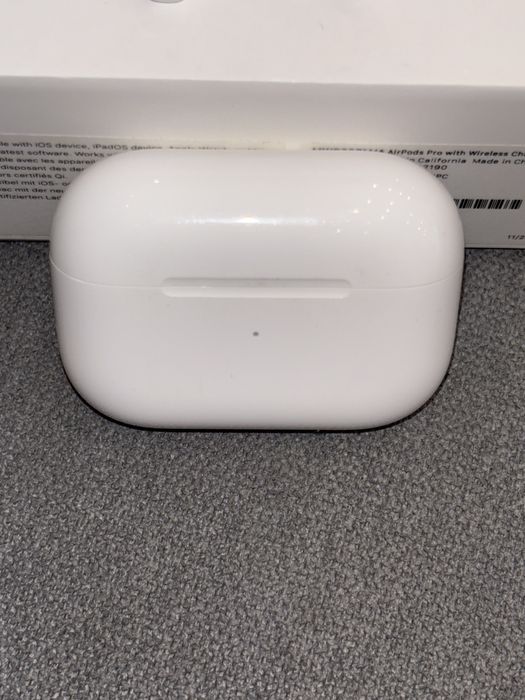 Uszkodzone Air Pods Pro - 2 generacja z wyjściem lighthing