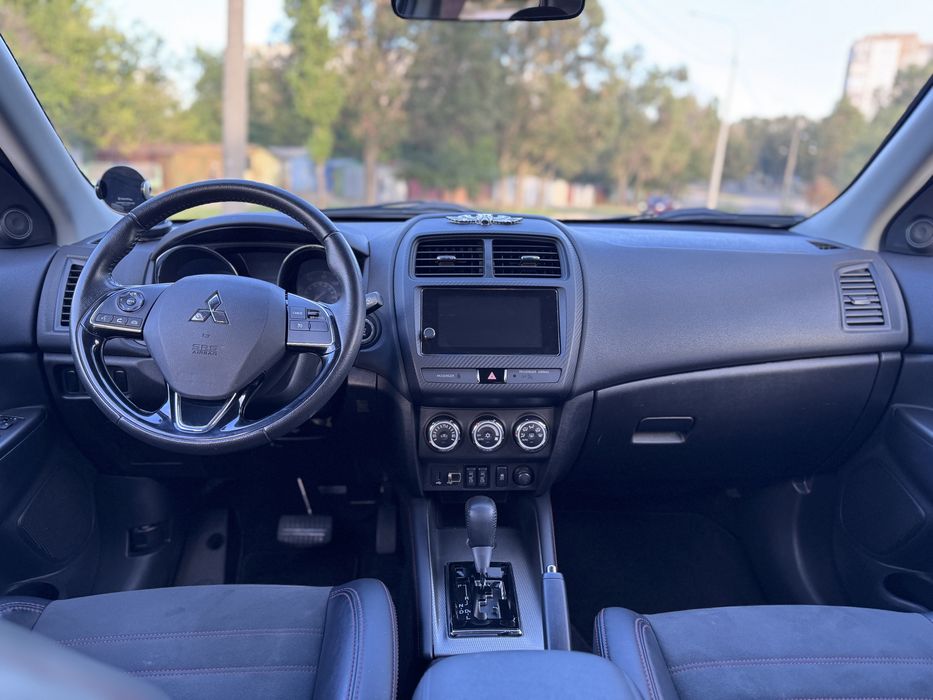 Продам Mitsubishi Outlander Sport 2017 года АКПП 4х4 в отличном состоя