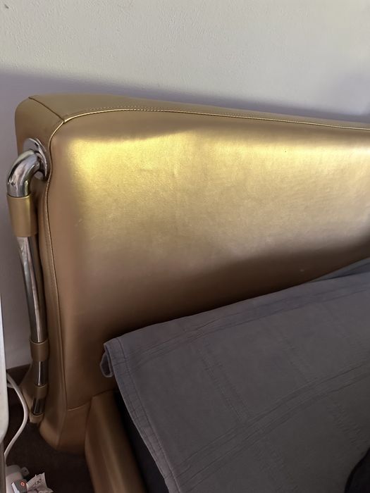 Łóżko , rama  . Skóra naturalne .