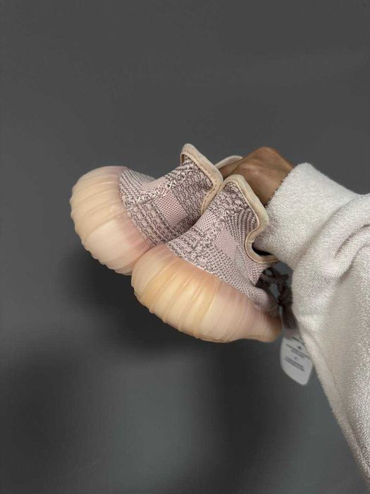 Кросівки Adidas Yeezy Boost 350 Synth premium