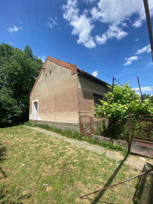 Продаж цегляного будинку , Ратовці