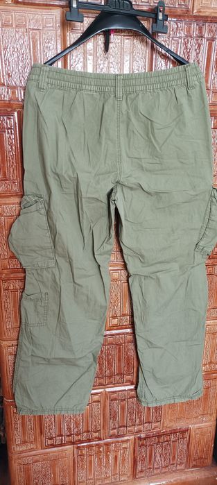 Zielone spodnie z kieszeniami męskie H&M rozmiar 42