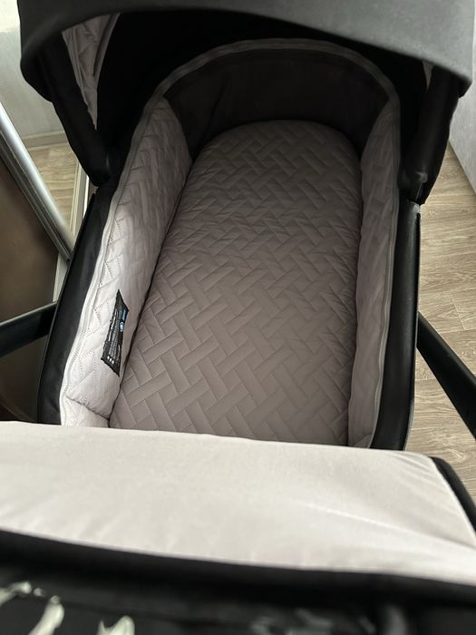 Коляска 2/1 Carrello еріса модель 2025 року надлегка