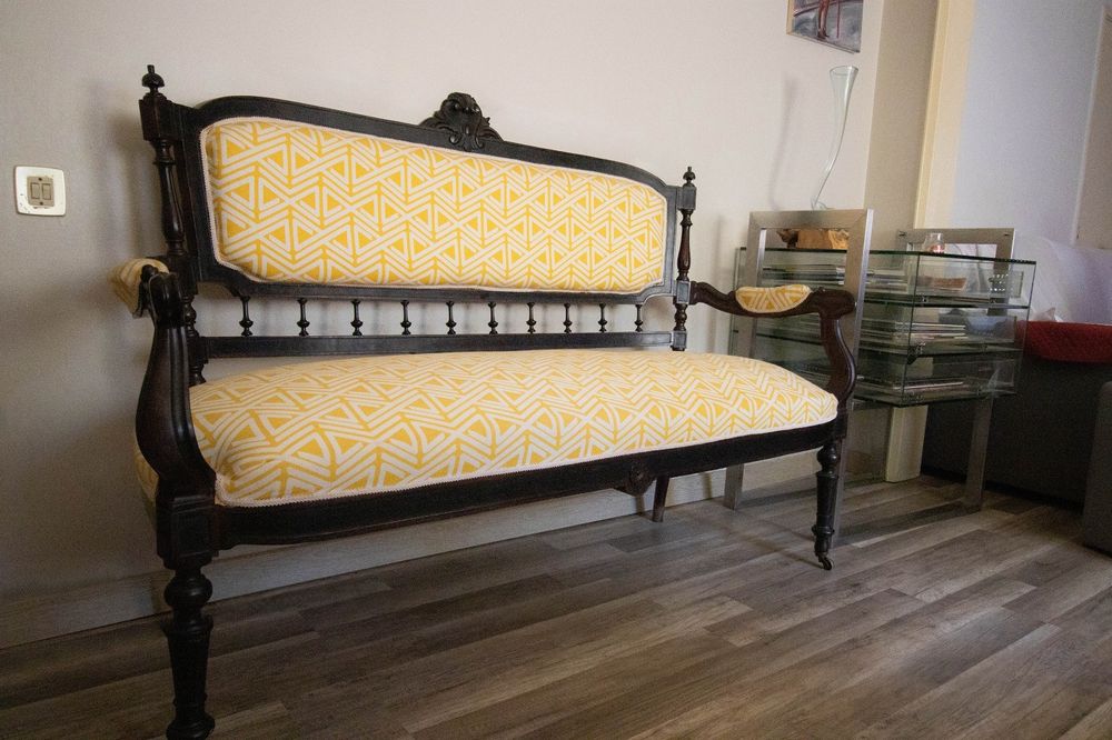 Sofá restaurado para venda