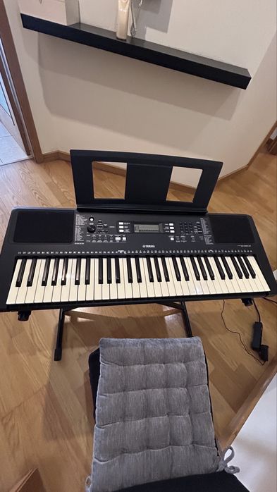 Teclado Yamaha PSR-E363 - 61 teclas, 622 vozes - Perfeito estado funcional