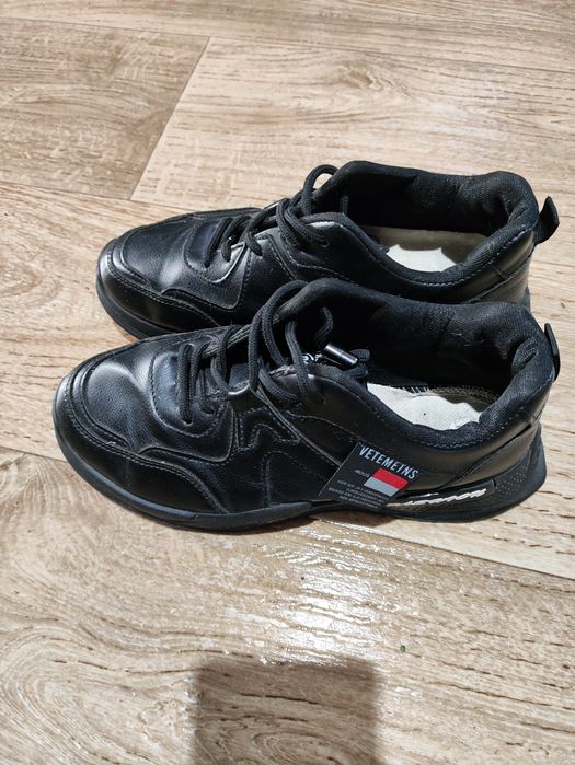 Продам кросівки 38р