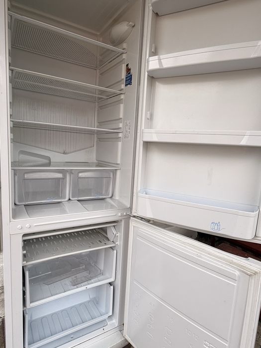 Холодильник Indesit