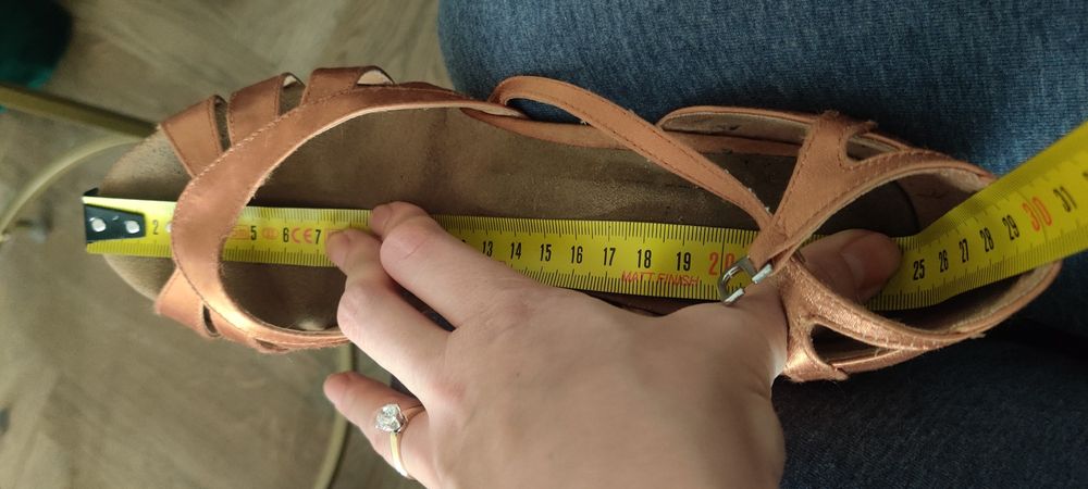 Profesjonalne buty taneczne / rozm.40 / satyna