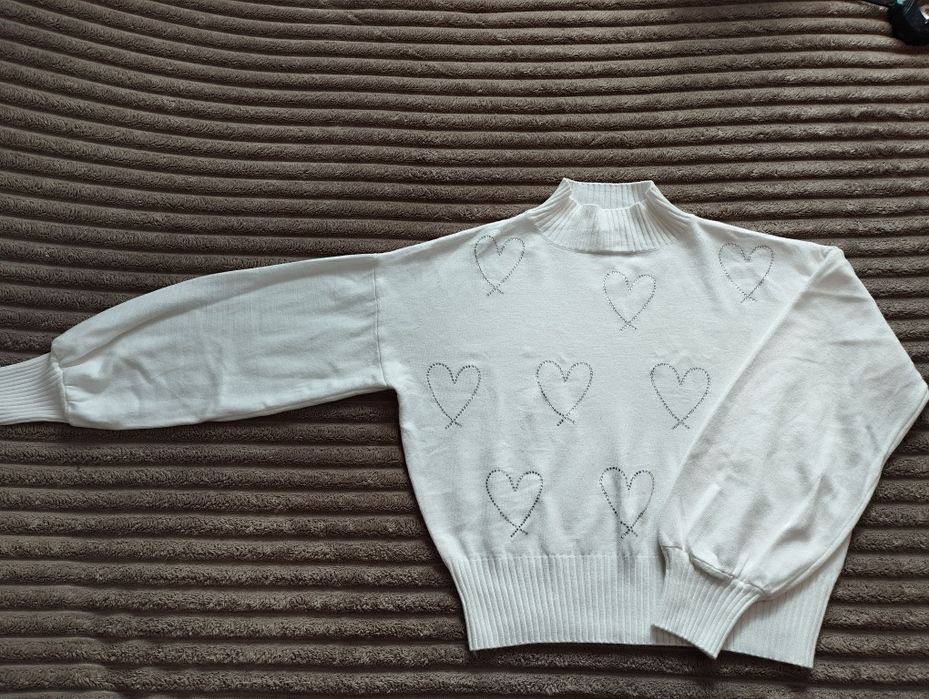 Продам красиву,нову кофтинку 42-46