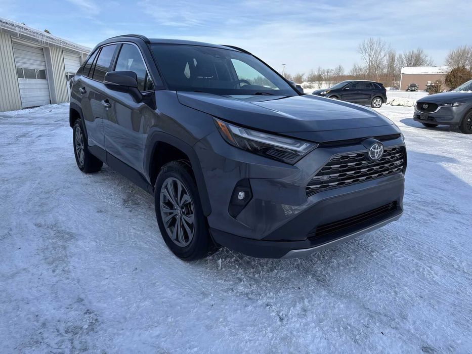 Toyota RAV4 Limited      2022