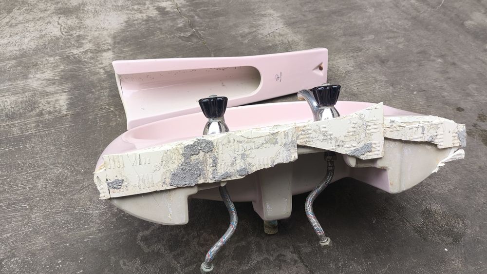 Banheira de ferro + lavatório