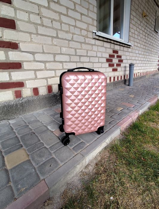 продам нову валізу