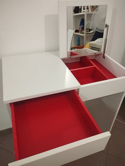 Mesa com cadeira