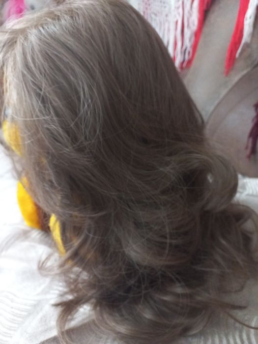 Перука з тонкого волокна біоперука з імітацією голови.