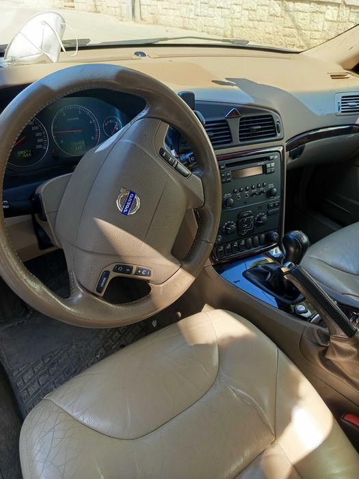 vendo carrinha Volvo V70 como nova 108.000km, para peças ou legalizar