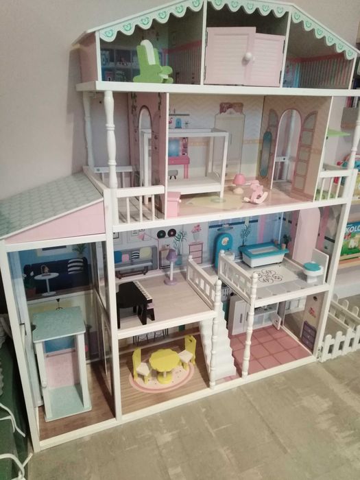 Drewniany domek dla lalek duży