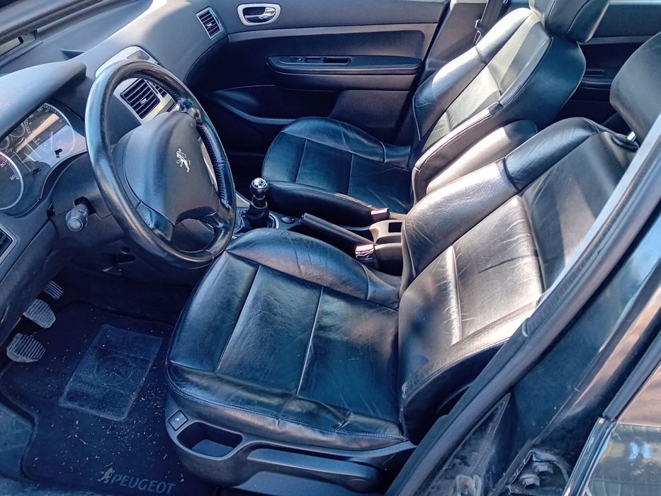 Peugeot 307 SW 1.6 HDi (7 Lugares) – 2004 | Estofos em Pele & Teto Panorâmico
