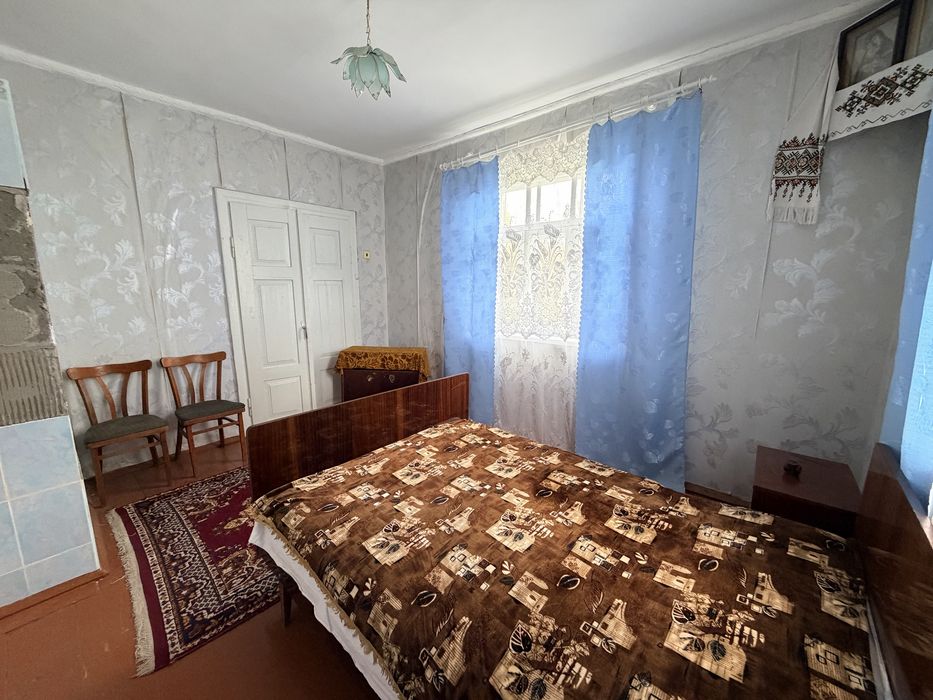Продається жилий будинок з меблями