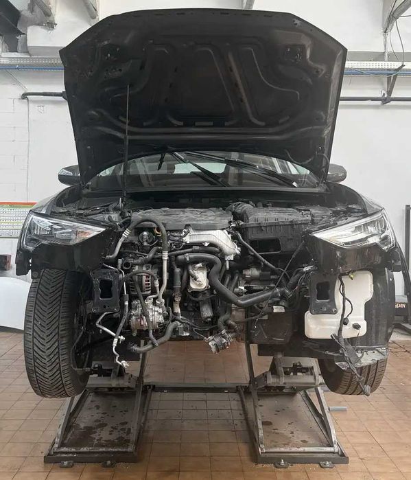 Бампер AUDiI Q3 Б/у автозапчастини