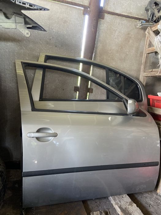 Двері передні Skoda Octavia Tour