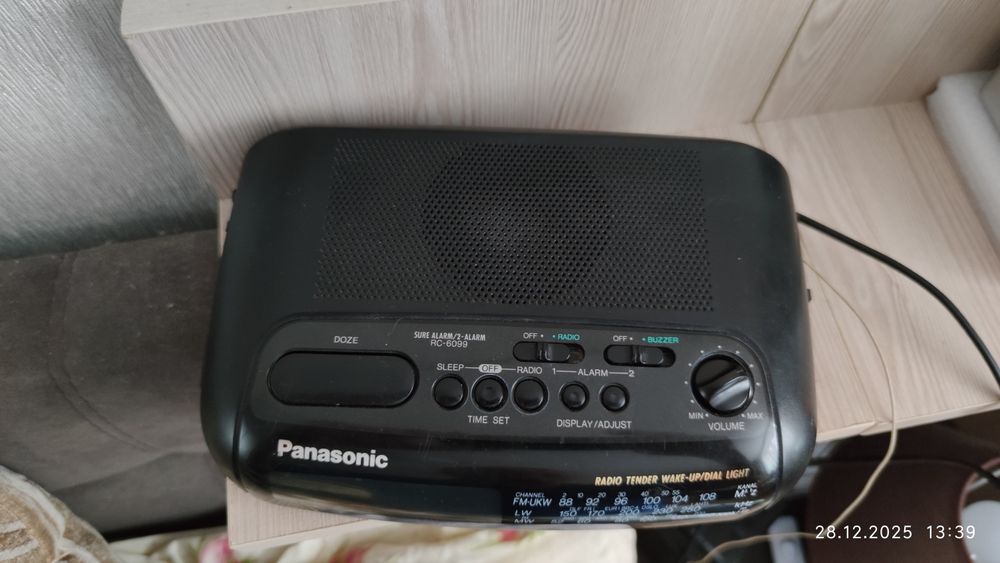 Радиоприемник часы будильник Panasonic RC-6099 (Made in Malaysia)