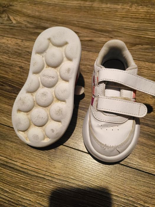 Adidas bubblecomfy 24