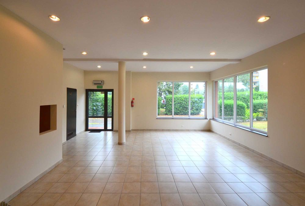 Lokal handlowo - usługowy wolny od zaraz