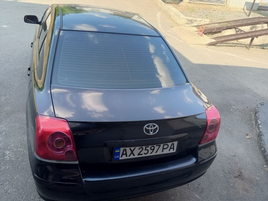 Продам Авенсис 2004год.