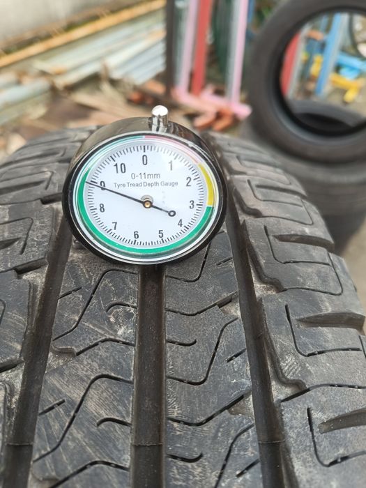 Michelin  Aglis 215 70 15 cp